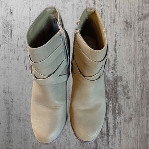 Charlotte Russe Womens Olive Bootie Size 9